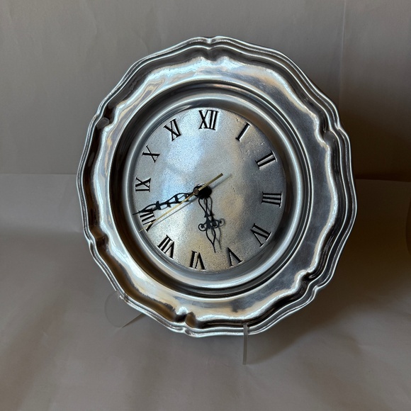 Hanging Wall Clock Queen Anne in Pewter by WILTON ARMETALE - Picture 1 of 4